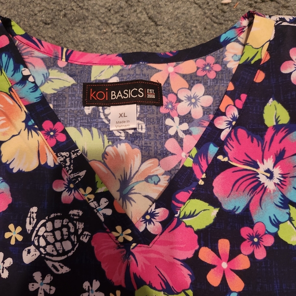 Koi Vibrant Floral Scrub Top - Picture 2 of 2